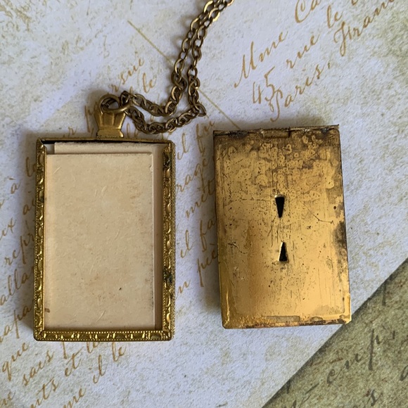 Antique White & Black Cameo Photo Frame Necklace with Photo Lady - Picture 9 of 12